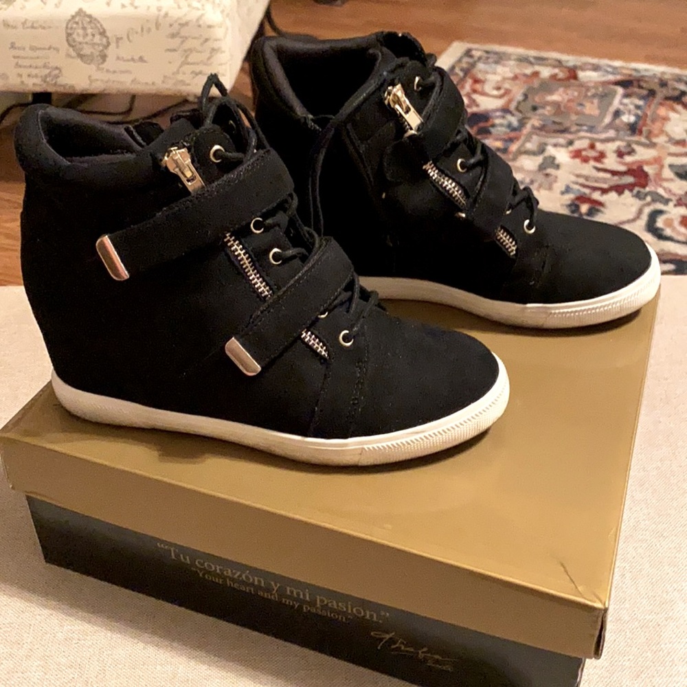 COPY - Shoes/Boots/ Tennis shoe with heel